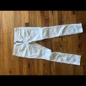 White skinny jeans